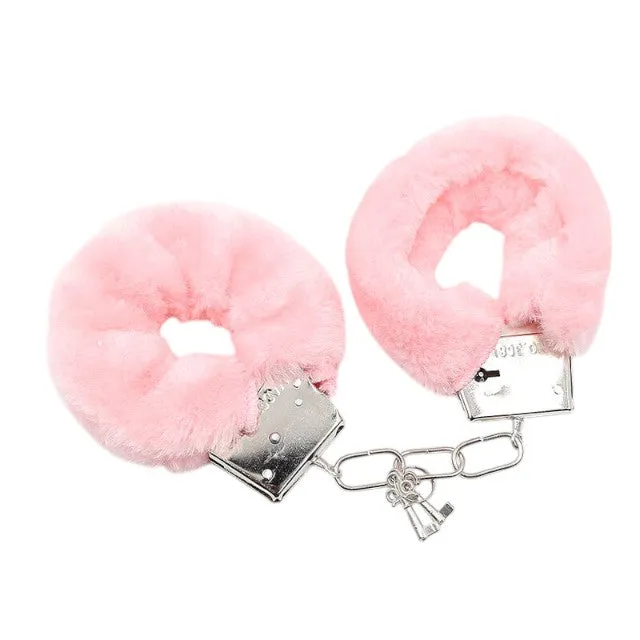 Set 3 jucarii erotice BDSM OHMAMA Fetish cu catuse pufoase roz. bici si masca cu mesaj DIVA. pentru jocuri in cuplu